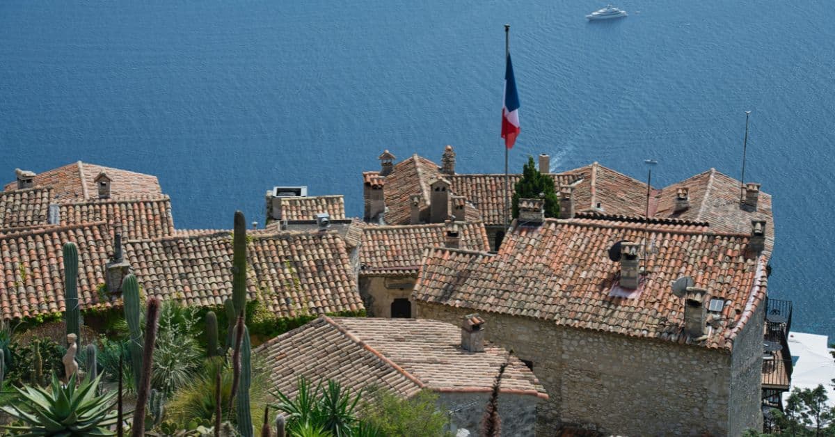 Vista aérea de Èze en la costa azul francesa